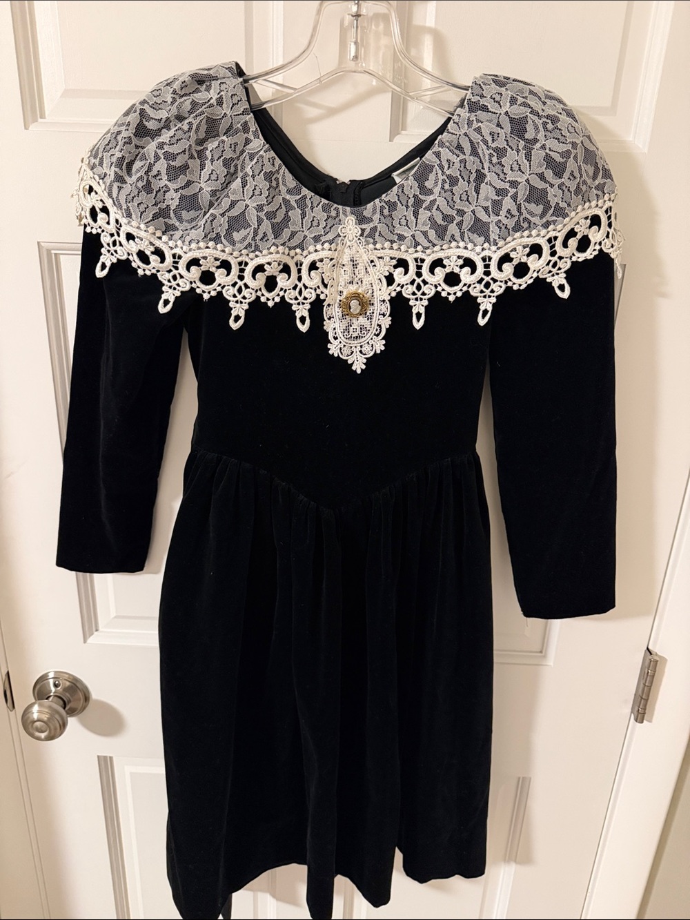 Vintage Peaches 'n Cream Girls Black Velvet & Lace Holiday Dress Victorian Sz. 8